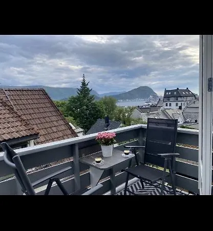 Med Sydvendt Balkong Apartment *