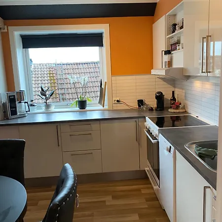 Apartment Med Sydvendt Balkong *