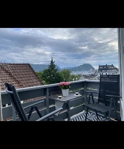 Med Sydvendt Balkong Ålesund